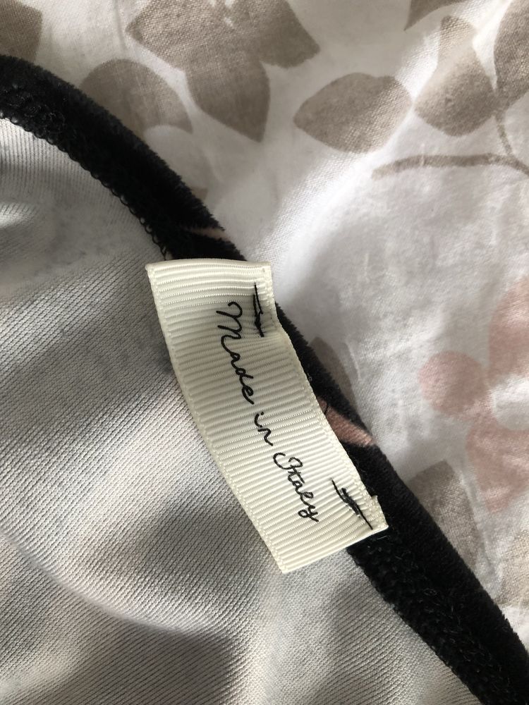 Czarno-beżowe body w print zebry z wycięciem przy dekolcie