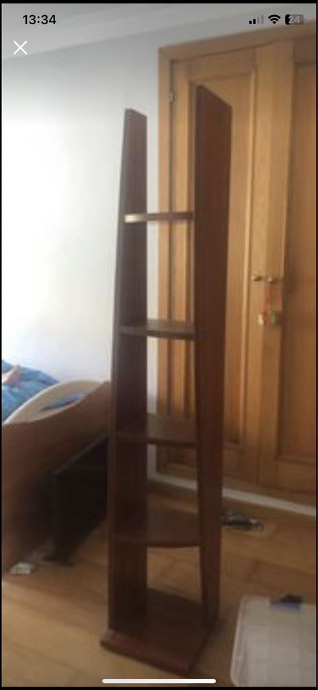 Estante maciça de cerejeira