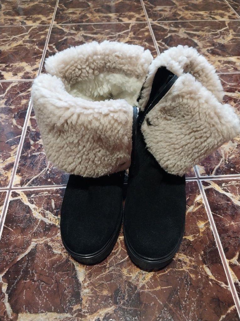 Зимові черевики (розмір 38) нові
