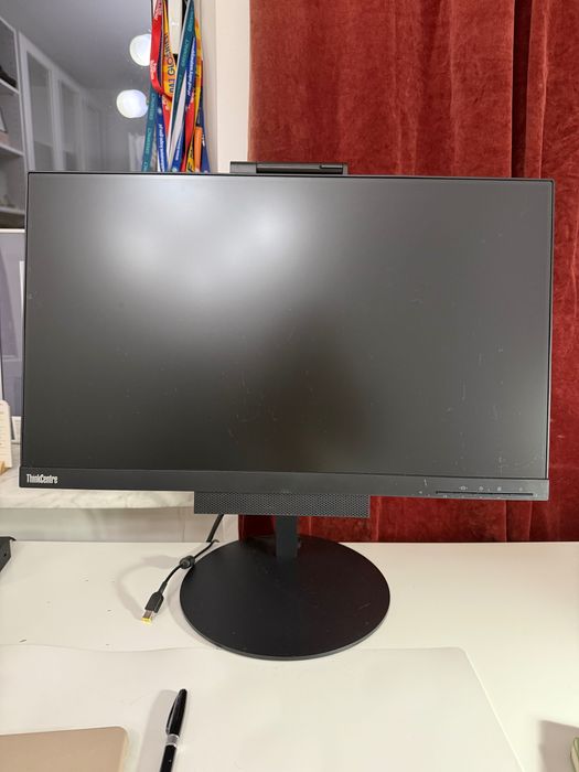 Dwa monitory ze stacją dokującą Lenovo ThinkCentre GEN3