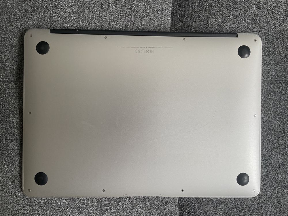 MacBook Air 2017 (8gb RAM, 125gb, Intel Core i5)