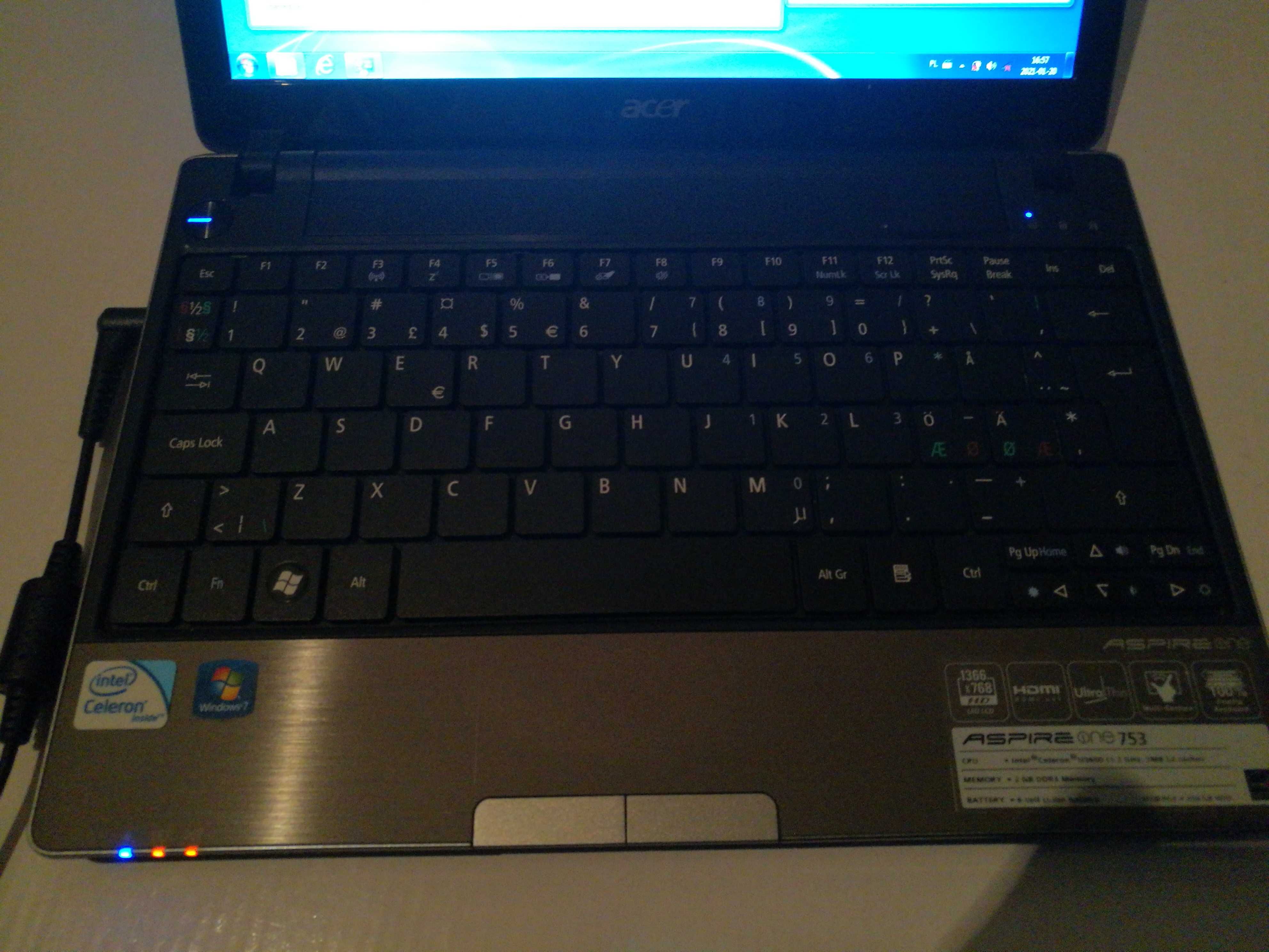 Acer Aspire One 753 2GB Ram 250 GB HDD HDMI Kamerka