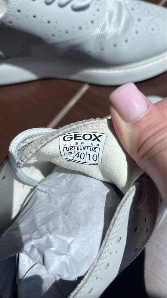 Кросівки, оксфорди geox