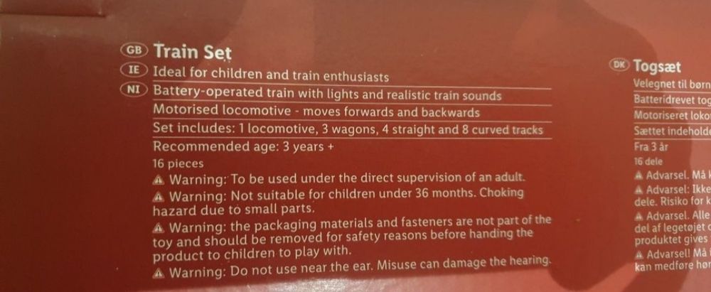 Pociąg elektryczny z torami świeci i wydaje dźwięki