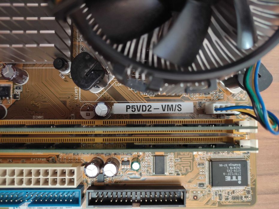 Zestaw Procesor Intel E6600 + Płyta ASUS P5VD2 + 2GB RAM DDR2
