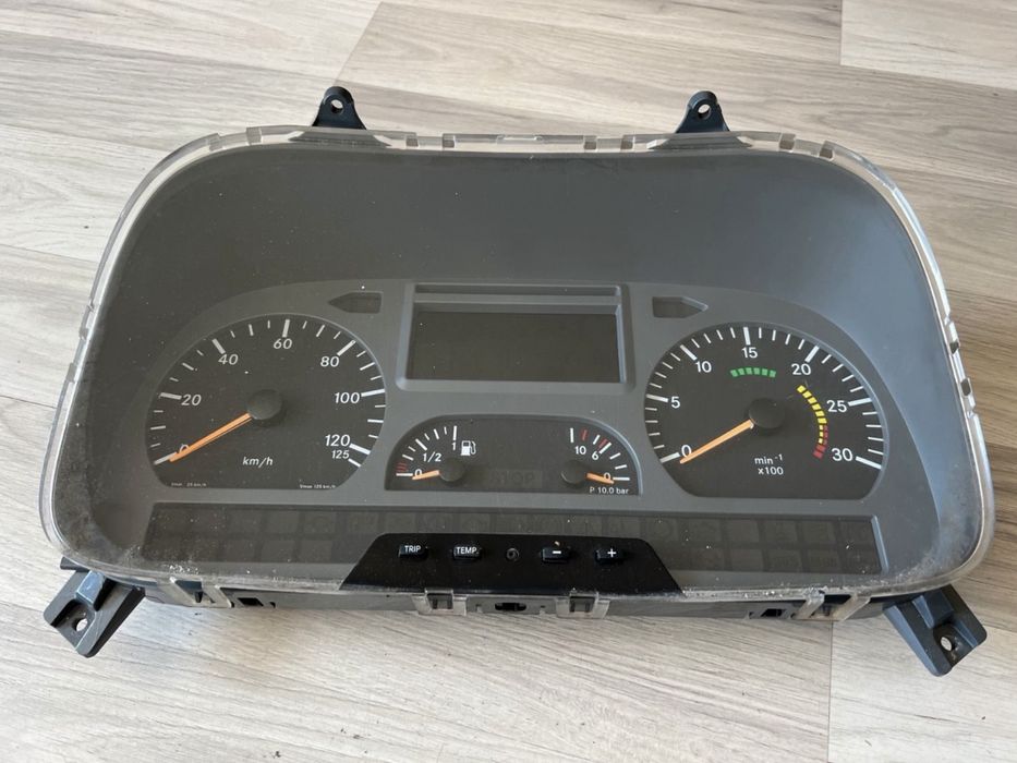 Щиток приборів mercedes atego детали атего