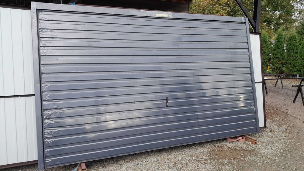 brama uchylna garażowa