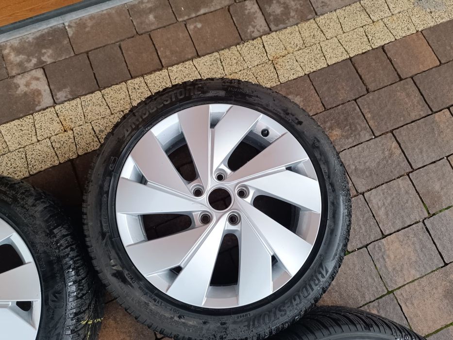 Koła Golf 8 17 Bridgestone Blizzak LM005 zimowe 205/50 R17