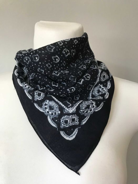 Duża czarna chusta w białe kwiaty apaszka chustka komin vintage retro