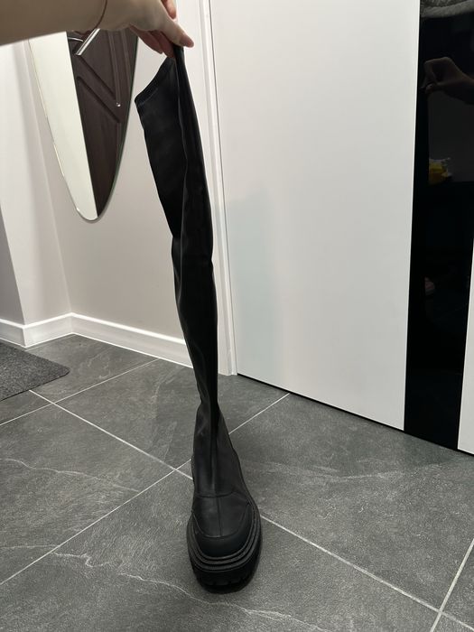 Жіночі ботфорди Estro