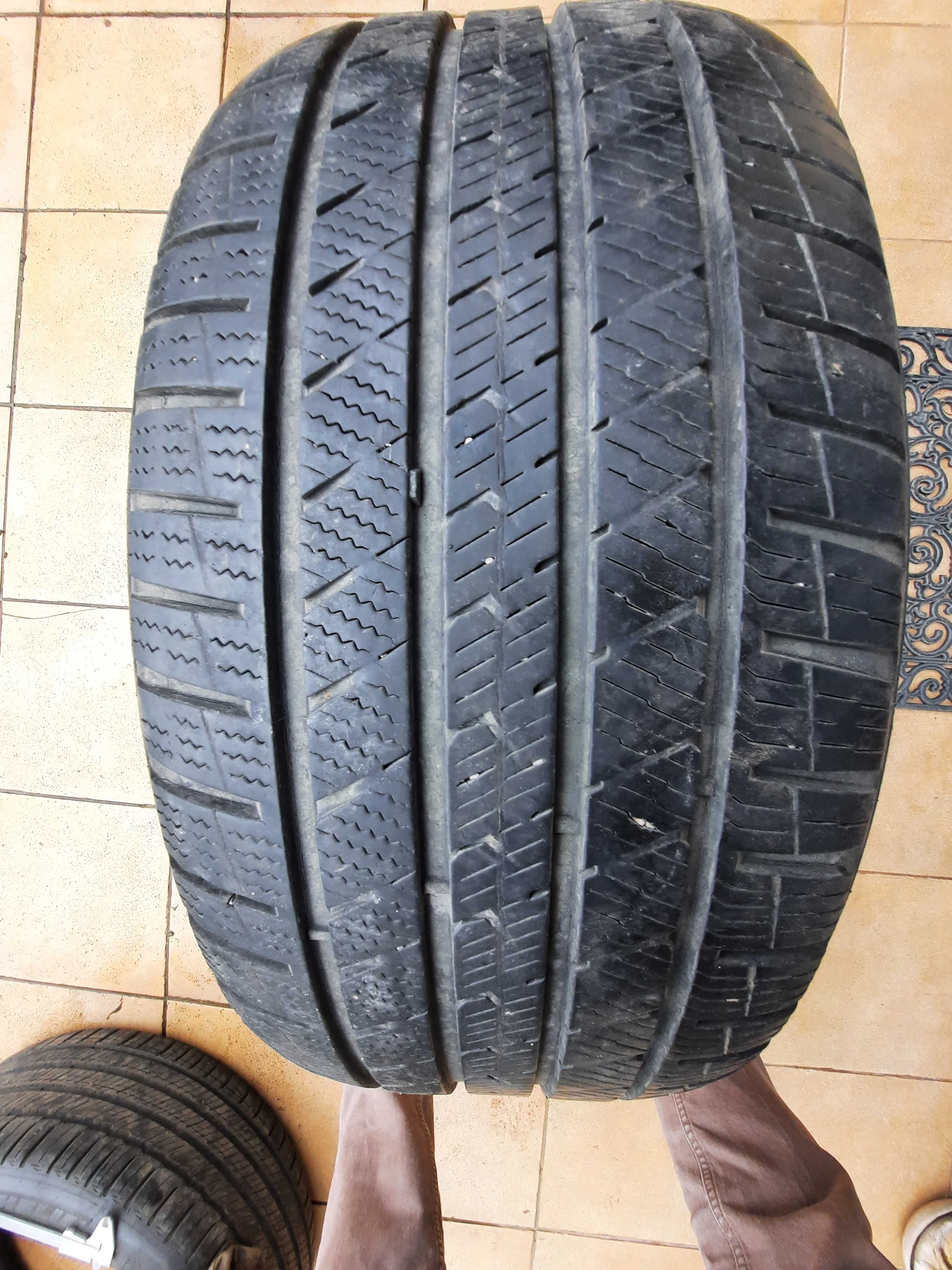 Opona  Całoroczna Vredestein Quatrac Pro 245/45 R19 102 Y M+S