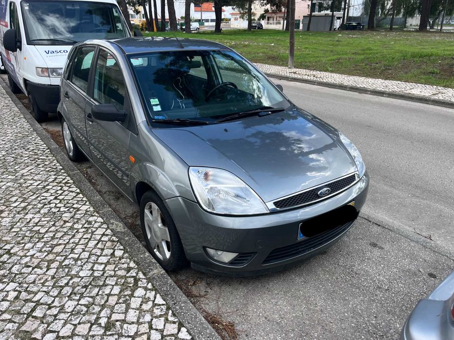 Ford Fiesta 1.4i Ghia como Novo