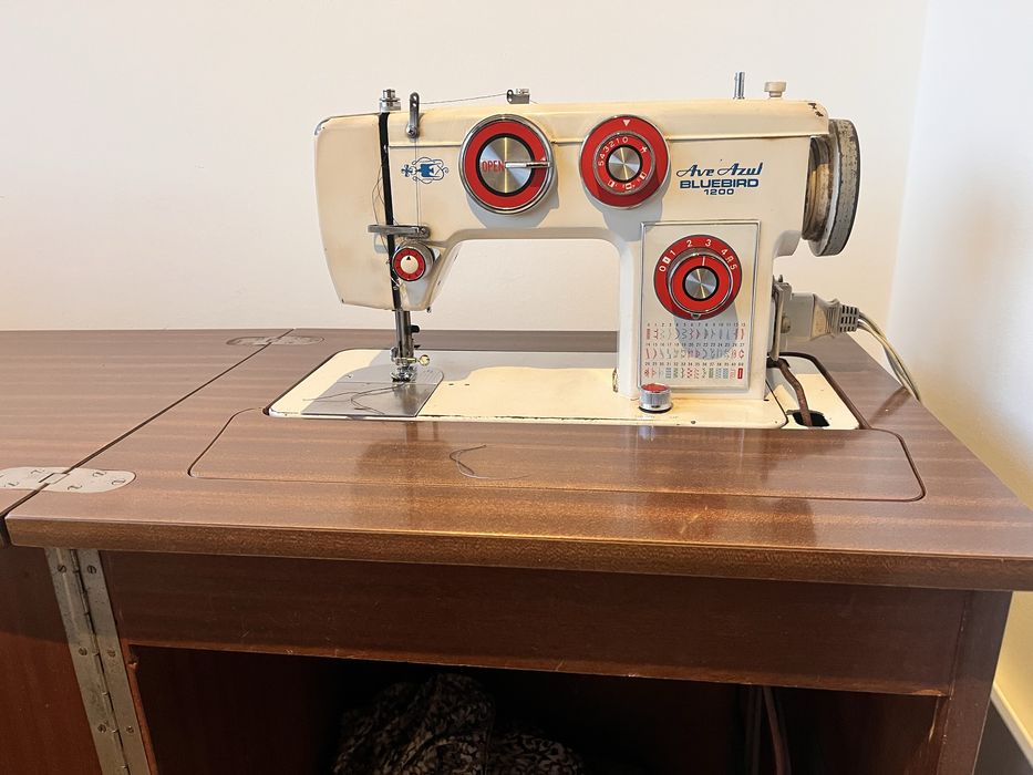 Maquina costura Ave Azul