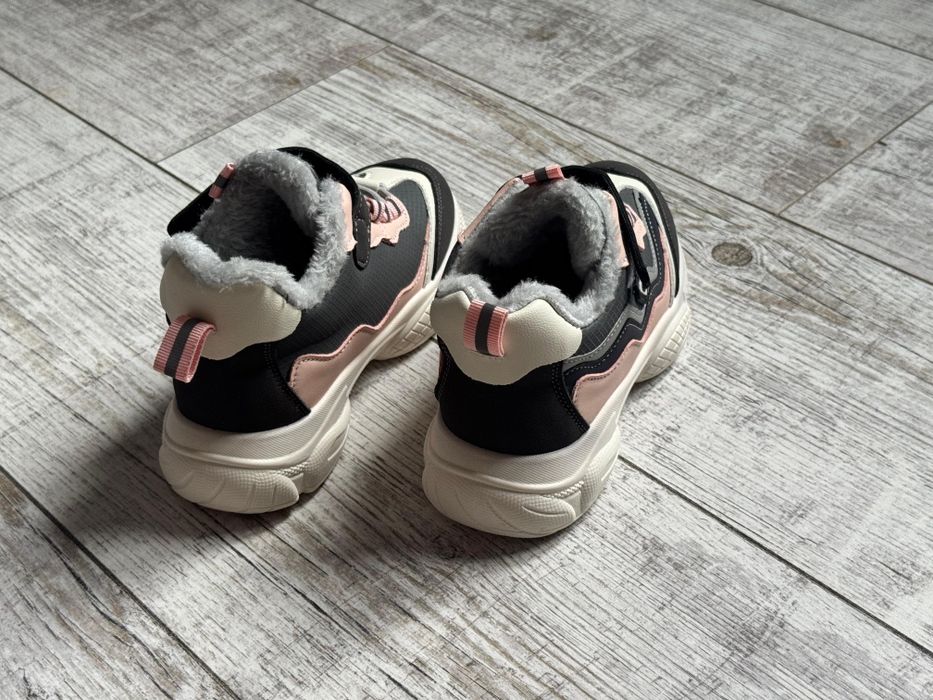 Зимові кросівки для дівчинки