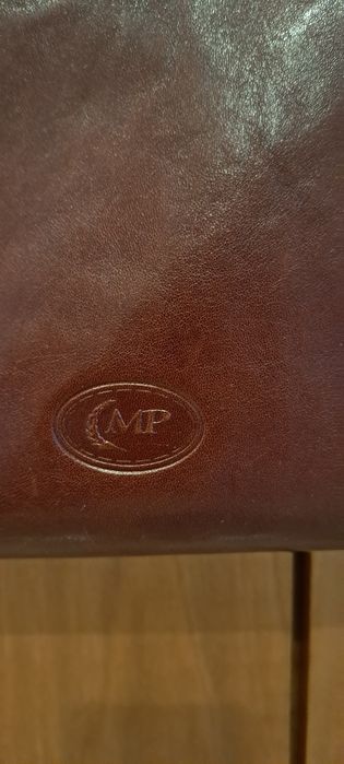 Bolsa castanha de pele
