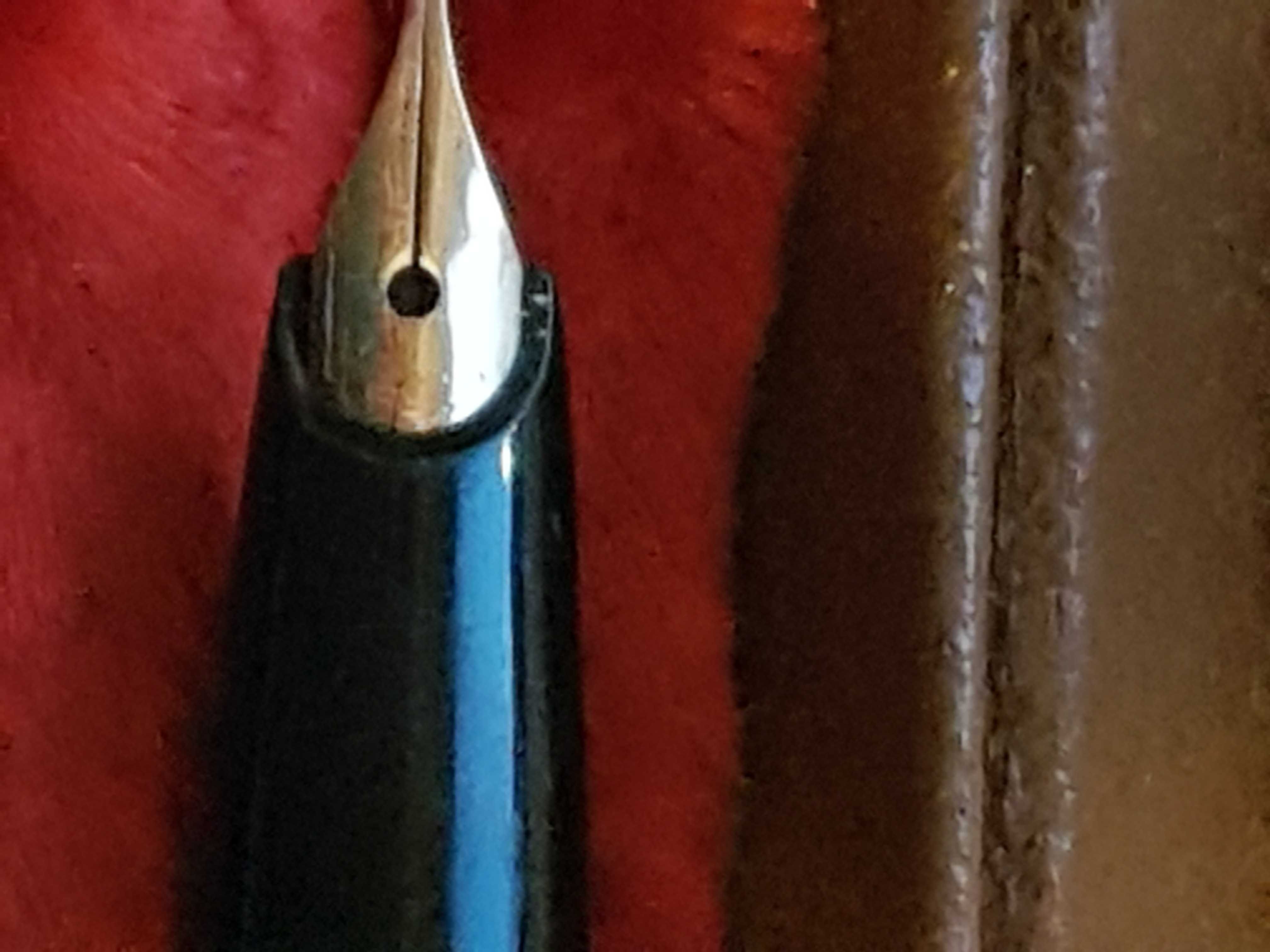 Ручки золотое перо и шариковая в в комплекте