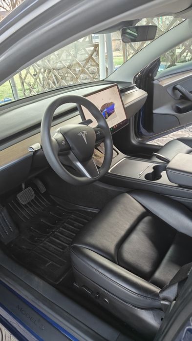 Tesla model 3 (2023 р.)