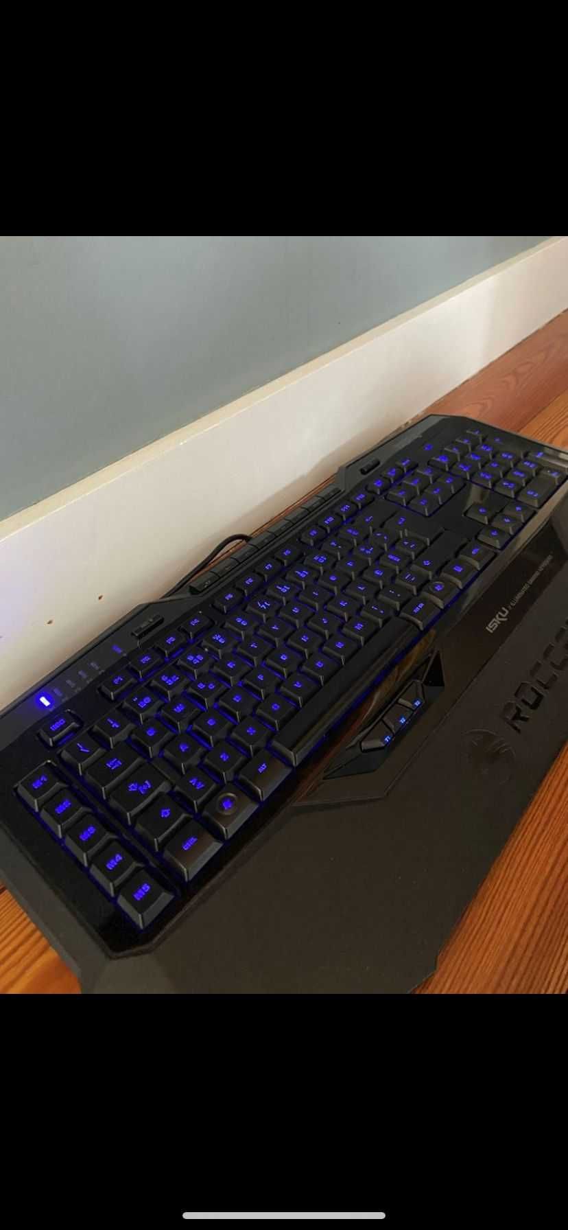 Teclado Roccat - leds azuis