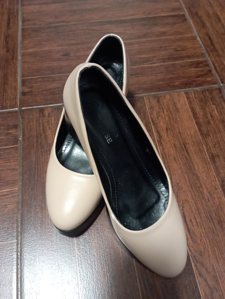 Buty na obcasie 36