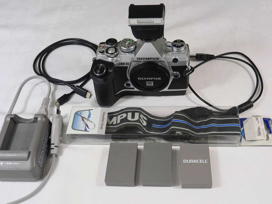 Olympus OM-D  E-M5 III + Grip ECG 5