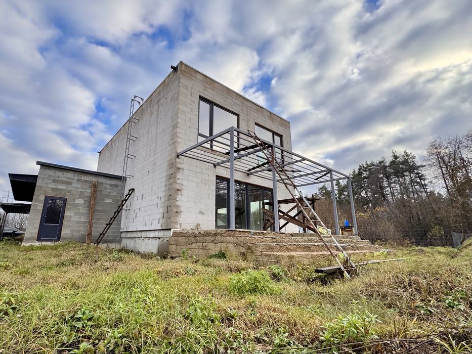 Новий будинок в передмісті