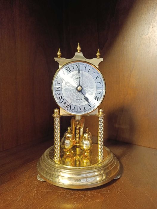 Relógio antigo de lareira