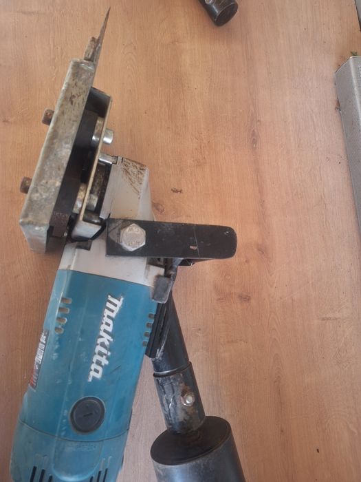 Zdzierak do wykładzin linoleum gumoleum papy