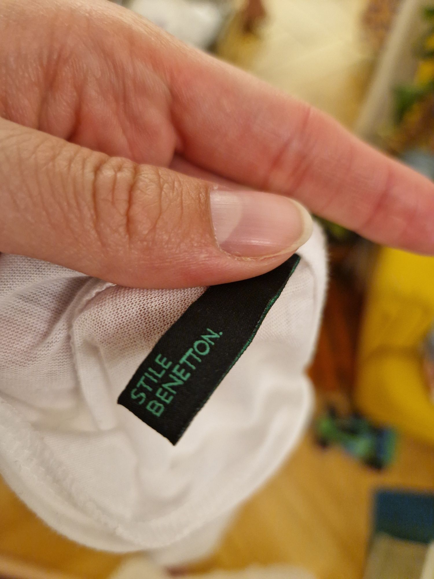 Biała bluzka z rękawami do łokci Benetton