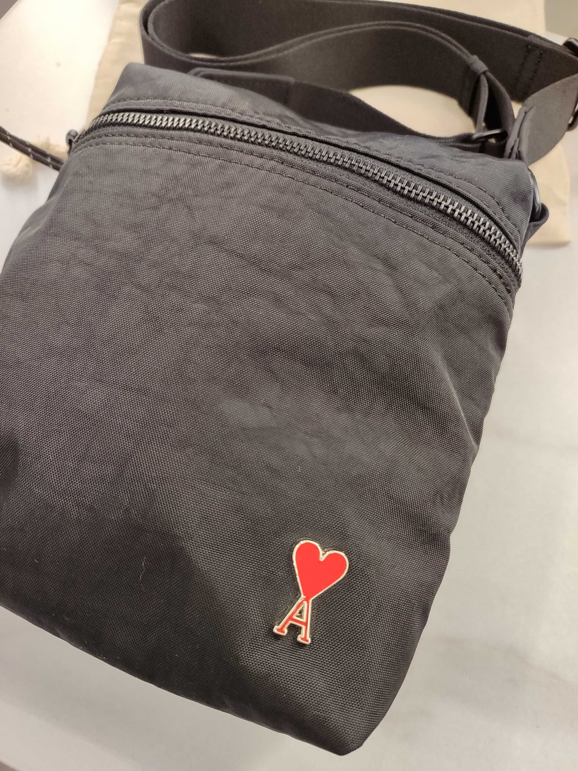 Сумка AMI Paris Crossbody Pocket Bag With Ami De Coeur Rivet