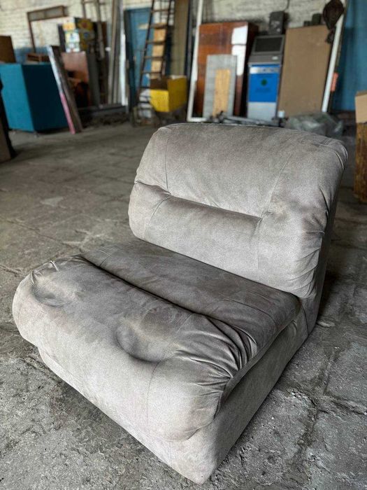 Крісло м'яке вживане