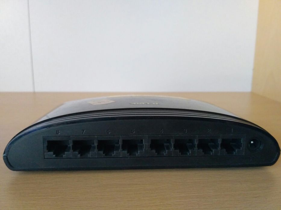 Switch D-Link DES-1008D