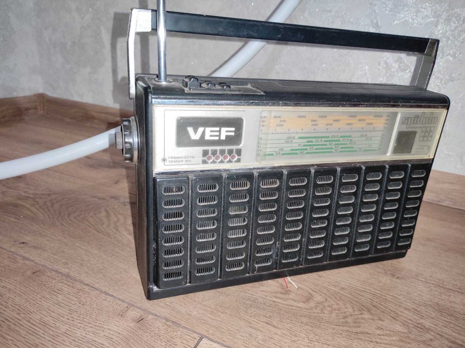Радиоприемник VEF Spidola 232. ВЭФ Спидола 232