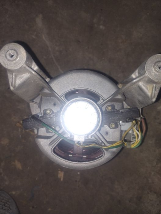 Електродвигун від пральної машинки