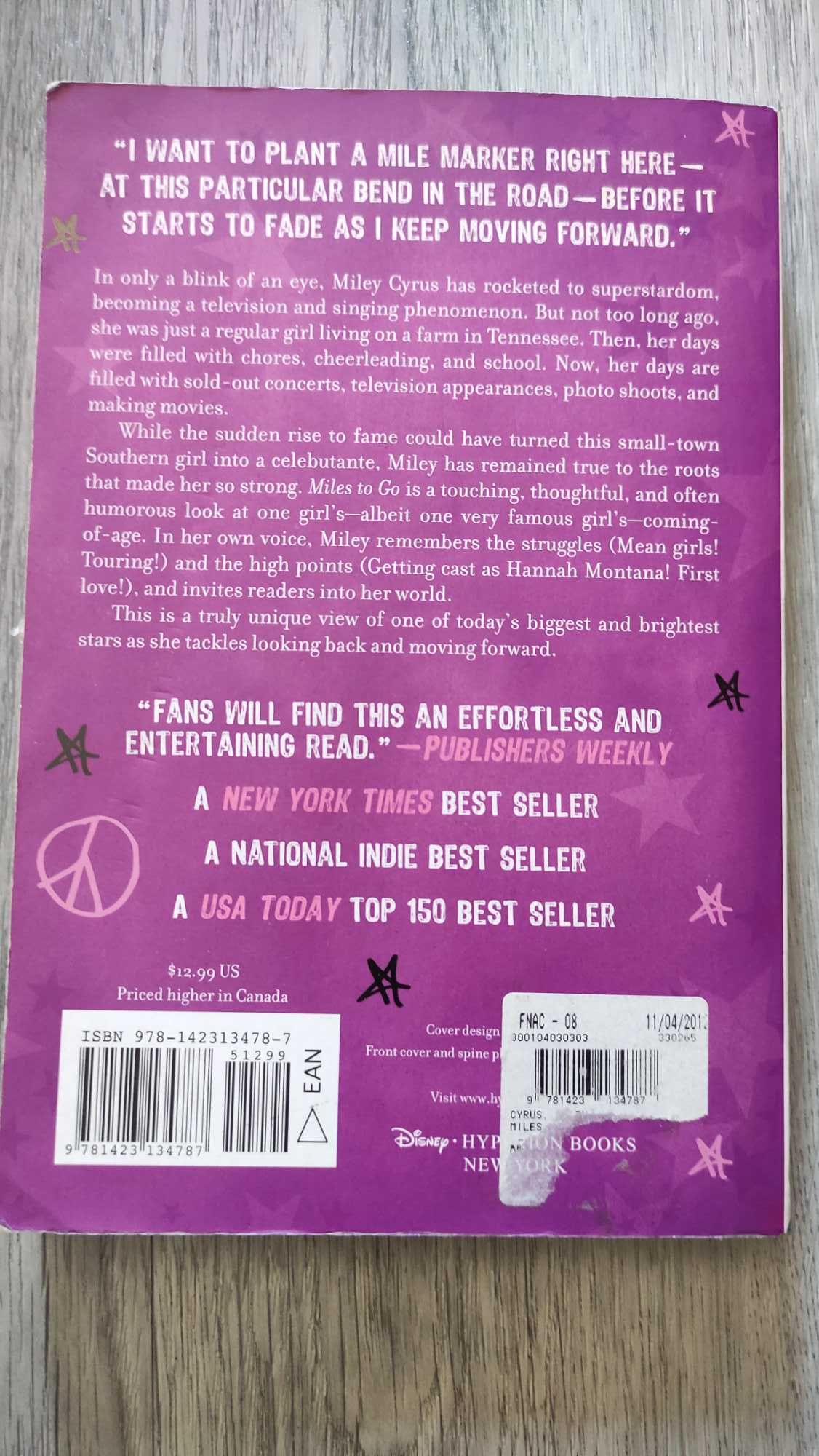 Livro Miley Cyrus - Miles to Go em Inglês