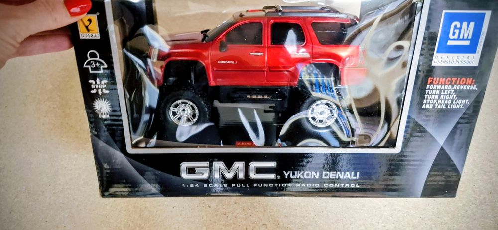 Nowe GMC Yukon Denali skala 1:24 zdalnie sterowane