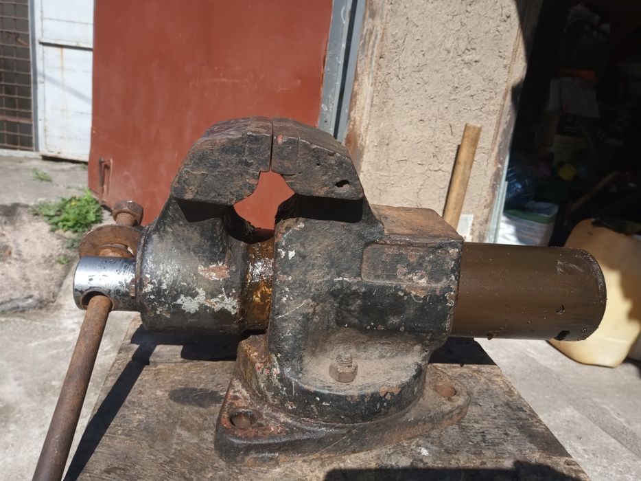 Продам тиски великі совдеп без напрацювань