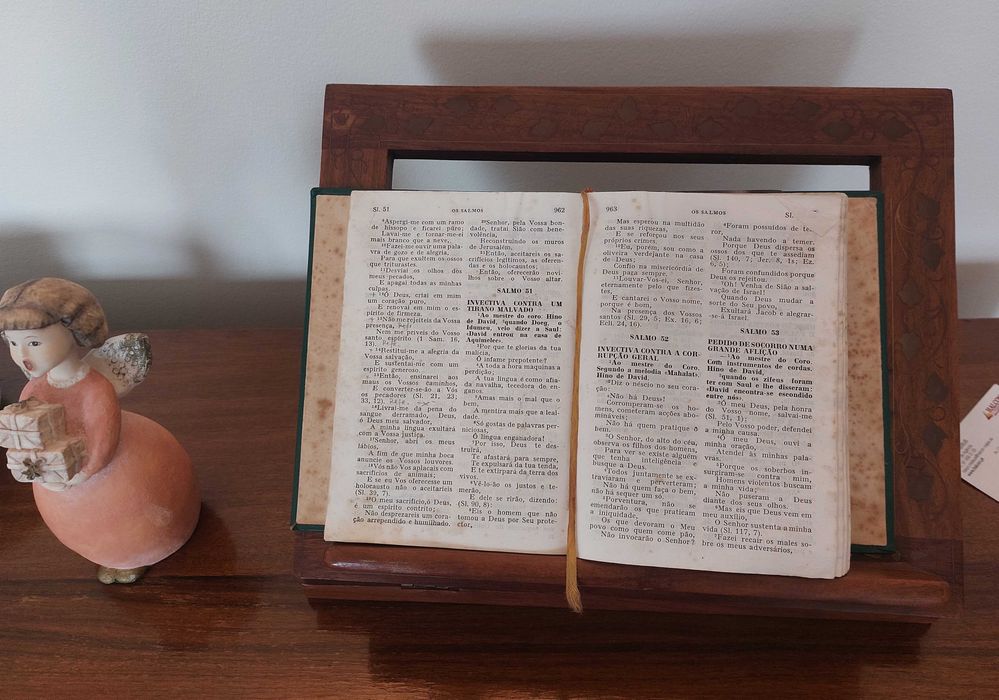 Suporte bíblia em madeira