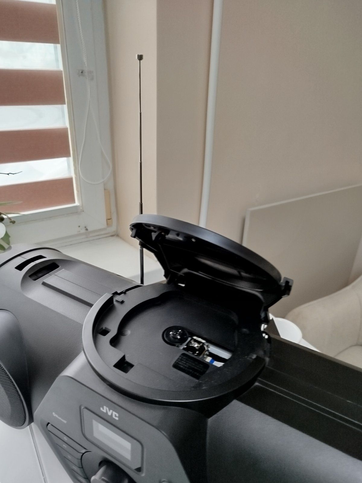 Продам Музичний центр JVC RV-NB300DAB