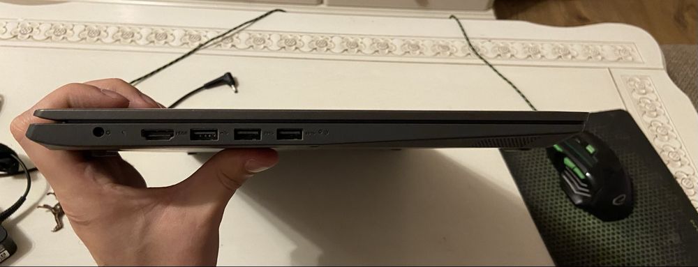 Laptop Lenovo i5-10 generacji / 17,3 cala / 256 SSD dysk Windows 11