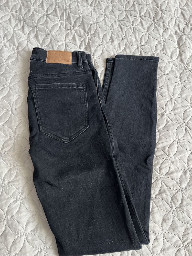 czarne spodnie zara 34  xs jeansy