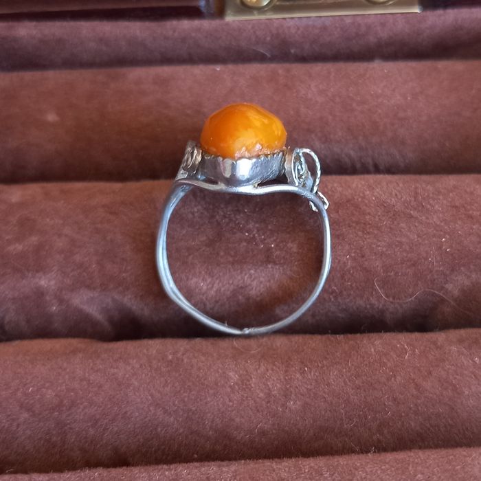 Anel Vintage com Âmbar Natural