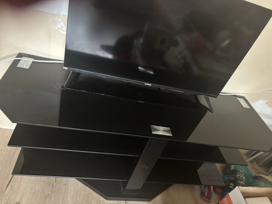 Тумба скляна під телевізор
