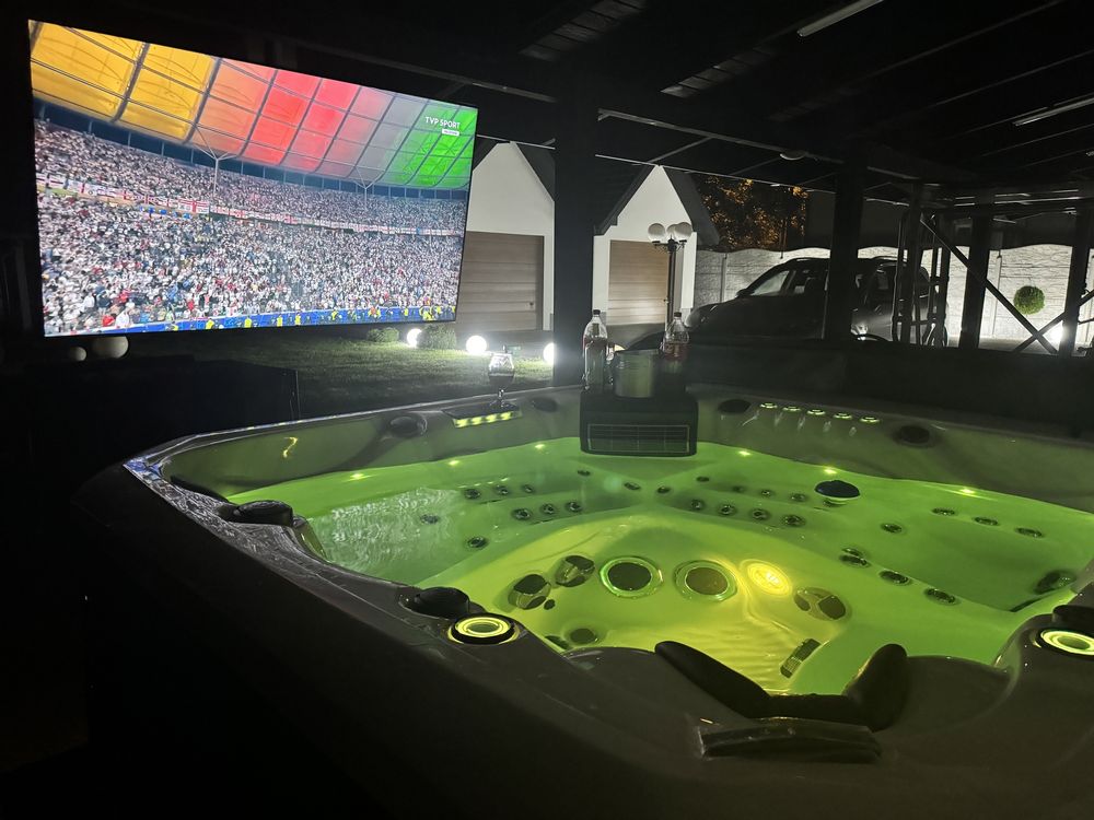 Jacuzzi Ogrodowe WiFi 5 osobowe 4 pompy Audio  Platinum Spas Barcelona