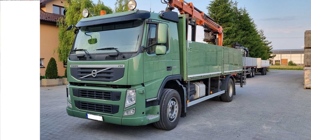 VOLVO FM 330 / 6X2 / skrzyniowy DŁ: 6,2 M + HDS HIAB PK 133 K