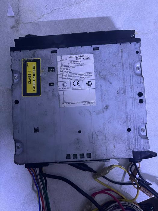 Продам автомагнітолу Alpine CDE-175R – Легендарна якість звуку!