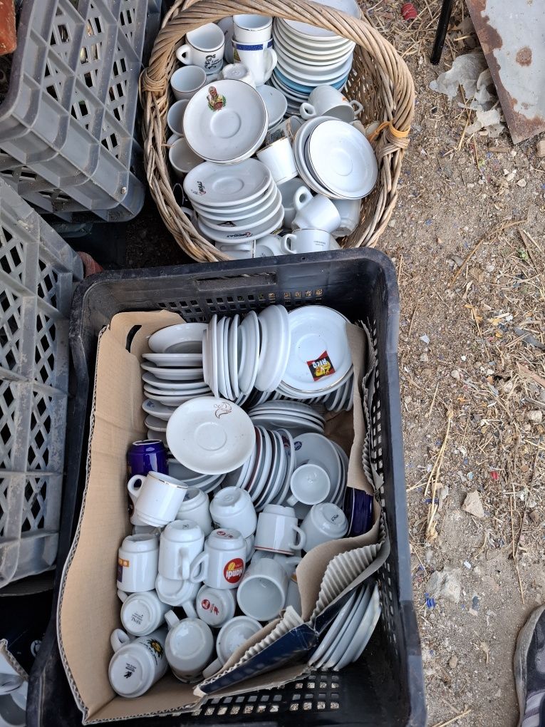 Colecção de chavenas e pires de café