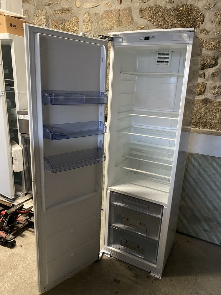 Frigorifico de embutir AEG