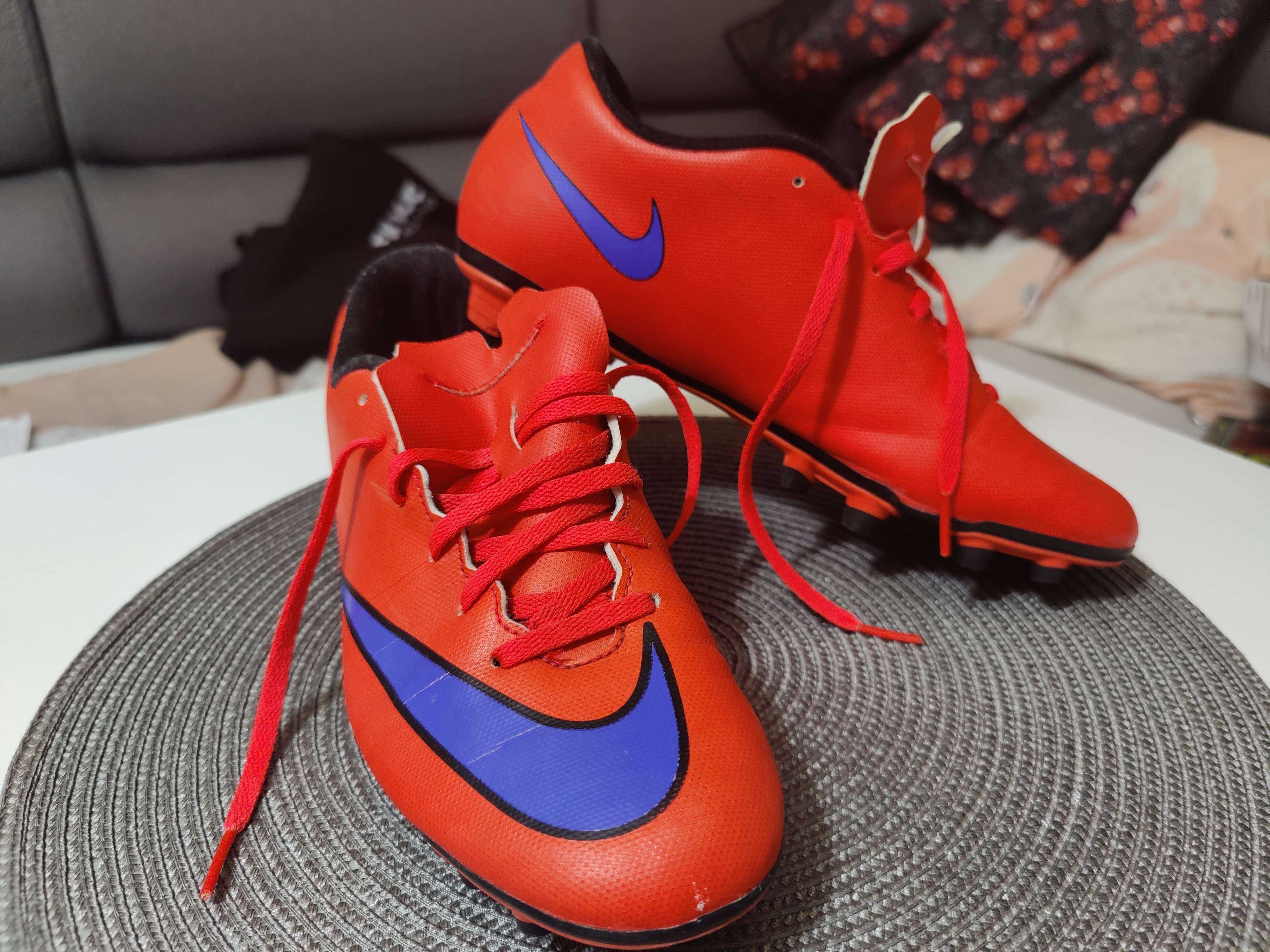 Buty piłkarskie korki nike