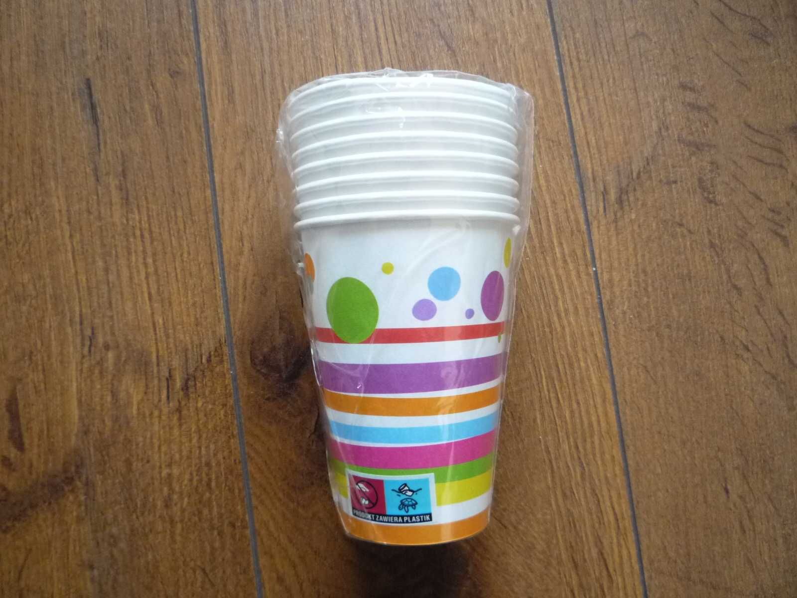 Zestaw 8szt Talerze 8szt Kubki 5szt pudełka na chipsy Bal Urodziny