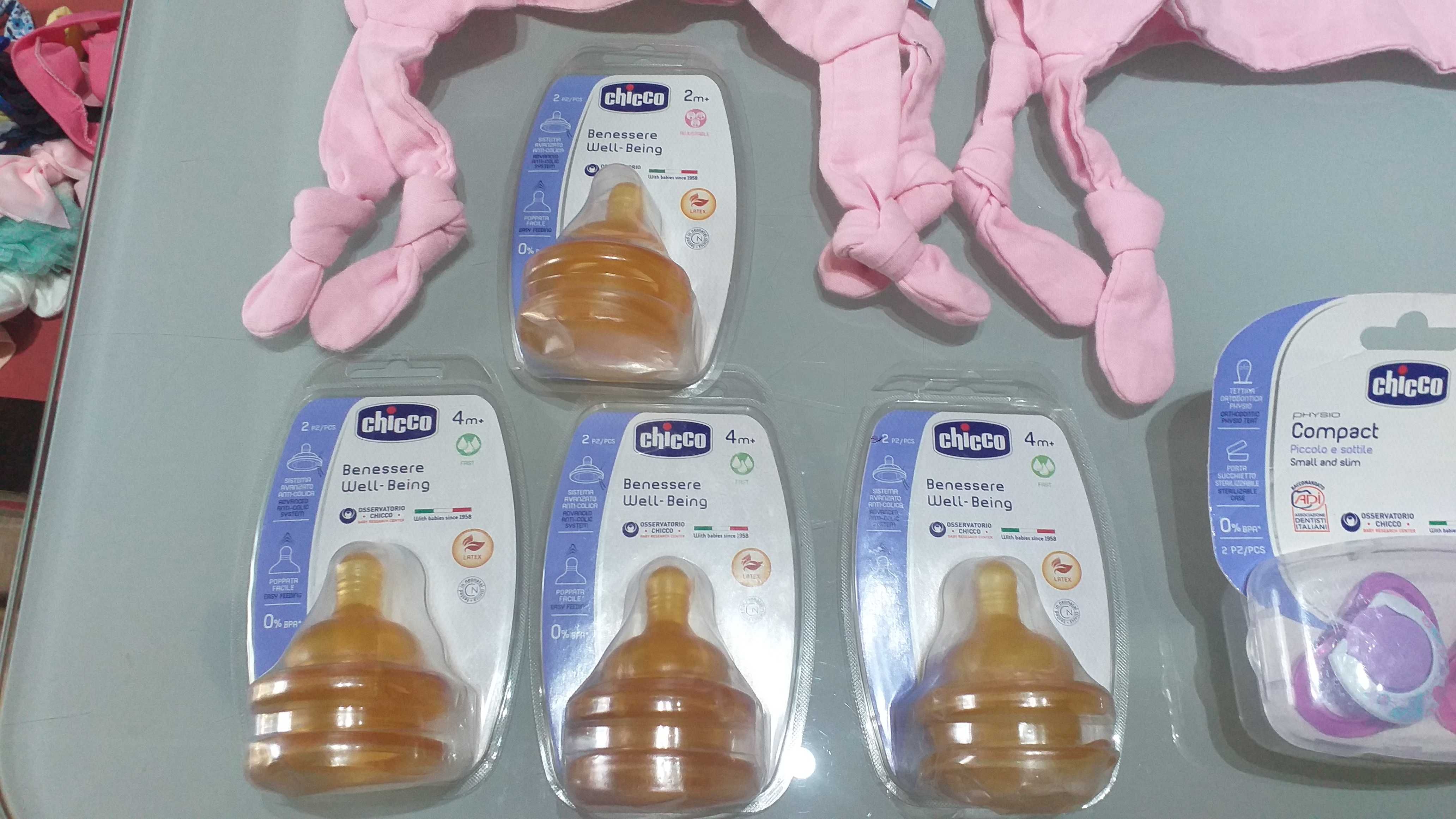 Diversos artigos novos CHICCO  e 2 fraldinhas